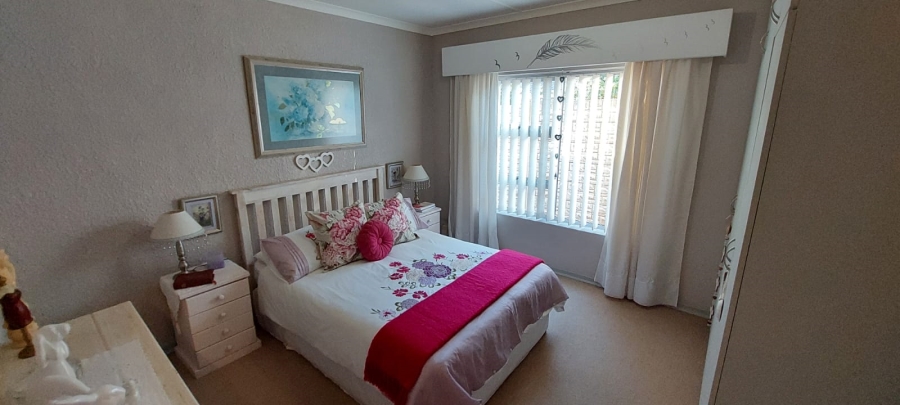 5 Bedroom Property for Sale in Wavecrest Eastern Cape